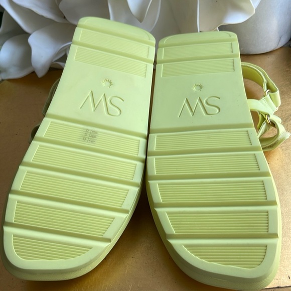 NWOT! Stuart Weitzman Moxie Sport Sandals in Citron Leather - Picture 13 of 15